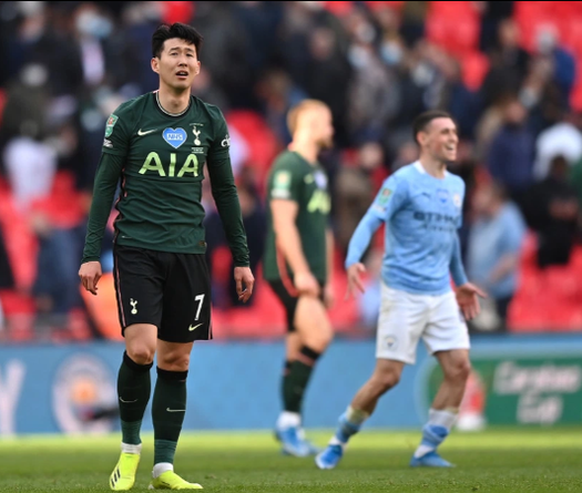 Son Heung-min bật khóc sau khi Tottenham thua trận chung kết khác