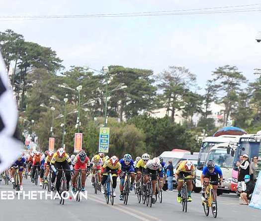 Chặng 5 giải xe đạp nữ Biwase 2021: Nguyễn Thị Thật giành lại áo xanh