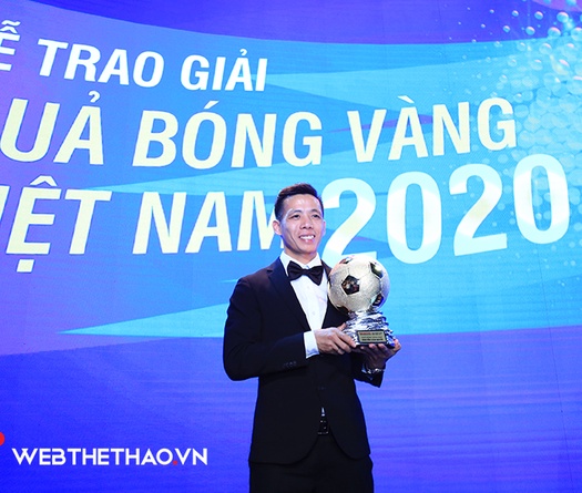 Văn Quyết: Người hùng trên sân cỏ và người chồng mẫu mực của gia đình