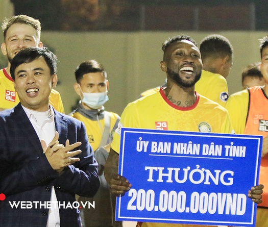 Lãnh đạo CLB Thanh Hóa: Samson ở lại hết mùa, khuyến khích kiện lên FIFA