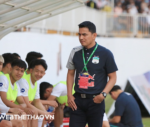 Hạ TP. HCM, HLV Kiatisuk tiết lộ phương án "bắt chết" Lee Nguyễn