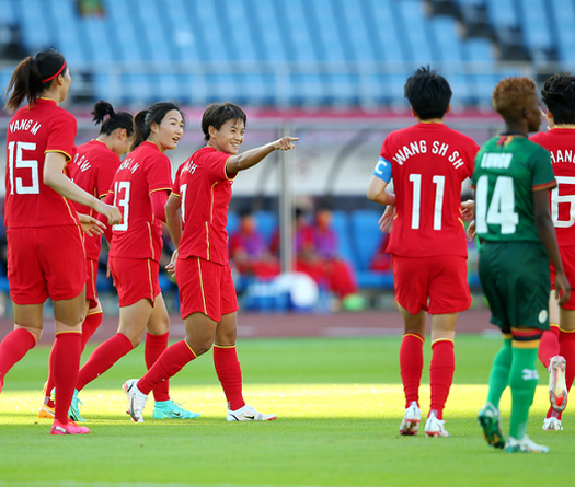 Tiền đạo nữ Trung Quốc lập hat-trick nhanh nhất Olympic 2021