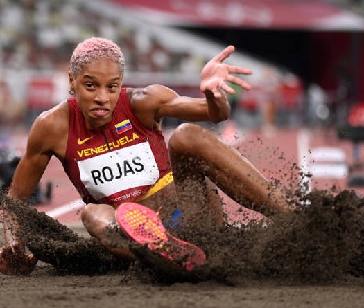 Cô gái xứ sở hoa hậu khóc nấc khi phá kỷ lục thế giới nhảy ba bước tại Olympic Tokyo