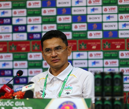 HLV Kiatisak thừa nhận Sài Gòn chơi tốt hơn HAGL