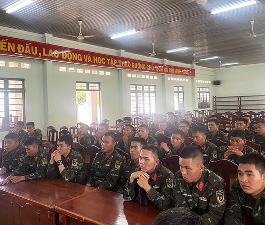 Độc đáo 230 chiến sĩ bộ đội phục vụ giải chạy marathon núi Bà Đen ở Tây Ninh