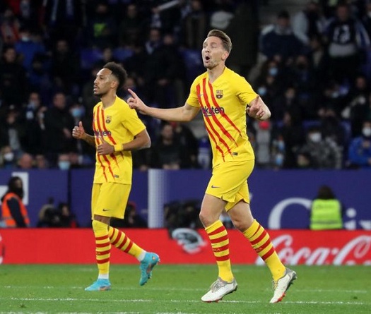 Barca thoát hiểm ở trận derby nhờ chỉ dẫn chiến thuật bằng giấy