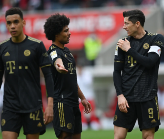 Bayern Munich bị chỉ trích gay gắt khi “xả hơi” sau thất bại