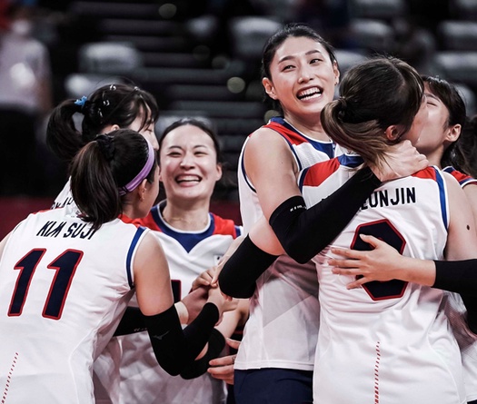 Bóng chuyền nữ Italia chắc suất tứ kết, Hàn Quốc đẩy cuộc đua thêm hấp dẫn