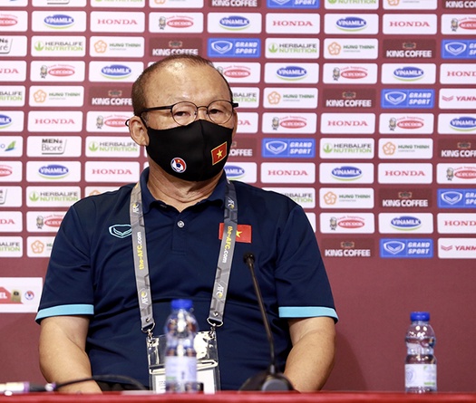 "Hủy diệt" Indonesia 4-0, thầy Park cảnh báo học trò không say men chiến thắng