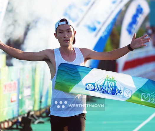 Hoàng Nguyên Thanh bảo vệ thành công chức vô địch Bepharco Bến Tre Marathon 2023