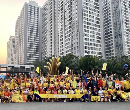 Hơn 100 thành viên nhóm chạy Times Runners phá giới hạn đường đua 10km