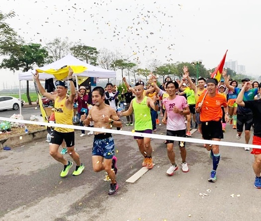 “Dị nhân Việt Nam” Nguyễn Đăng Hiếu chạy 230km trong 24 giờ