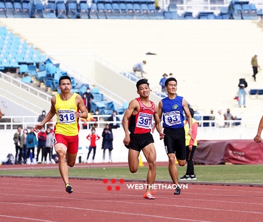 Chàng trung úy chuyên chạy 400m hạ bệ “vua tốc độ 200m” giải điền kinh quốc gia