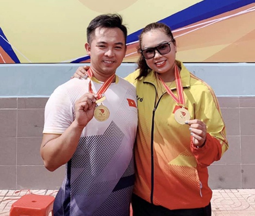 Cao Ngọc Hùng - Nguyễn Thị Hải: Cặp “vợ chồng vàng” sinh ra để dành cho nhau từ những khiếm khuyết