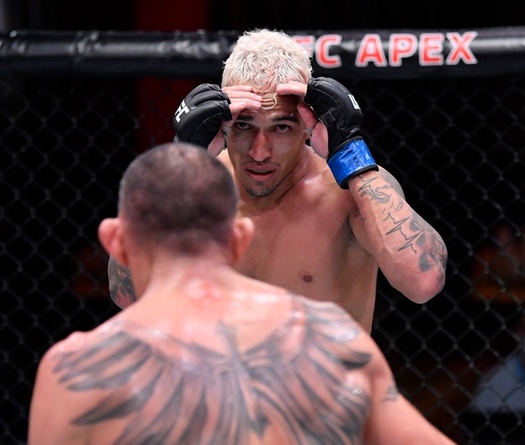 Charles Oliveira: Sẽ không "chạy đòn" khỏi Michael Chandler như Dan Hooker