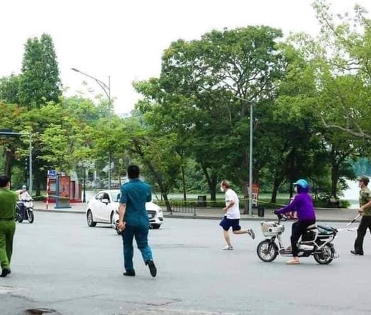 Hà Nội xử phạt hơn 1300 trường hợp tập thể dục, không đeo khẩu trang