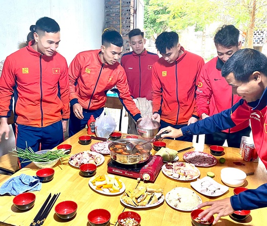 Tết Nhâm Dần xa nhà đầy khí thế của tuyển thủ điền kinh trước SEA Games 31