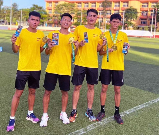 Vượt qua quán quân SEA Games Lương Đức Phước, Trần Văn Đảng cùng Hà Nội giành HCV chạy tiếp sức quốc gia