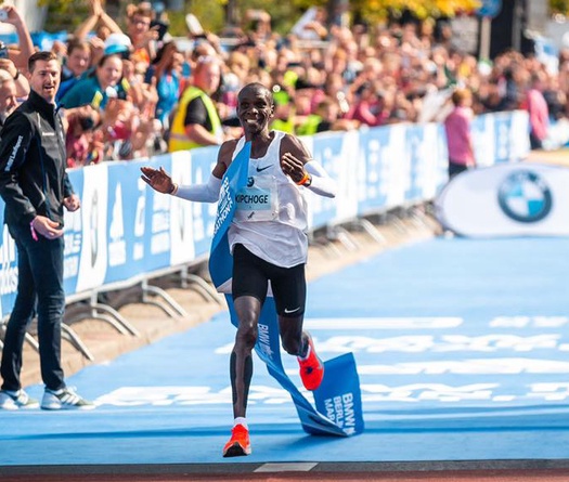 Chờ Eliud Kipchoge phá kỷ lục thế giới chạy 42,195km tại Berlin Marathon 2022
