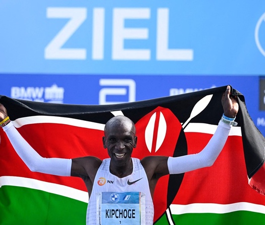 Phá sâu kỷ lục thế giới 30 giây, Eliud Kipchoge tạo ra cột mốc mới cho marathon