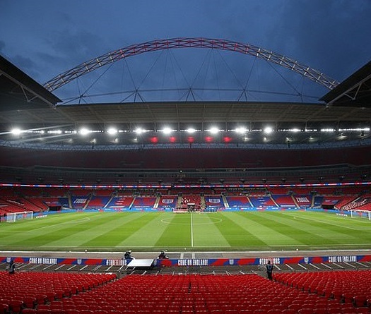 UEFA hoãn quyết định thành phố đăng cai Euro 2021