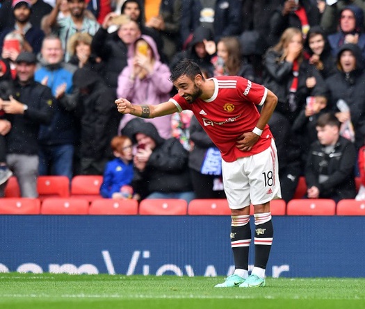 Fan MU tuyên bố Fernandes hay hơn Lampard sau cú hat-trick