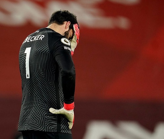 HLV Klopp truyền niềm tin cho Alisson trong giai đoạn tồi tệ nhất