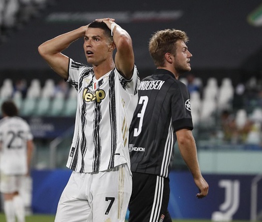 10 nỗi thất vọng lớn nhất của Ronaldo trong sự nghiệp