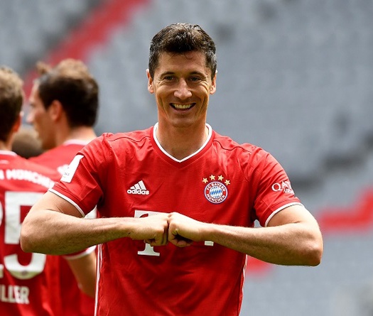 Lewandowski đi vào lịch sử Bundesliga với kỷ lục mới cùng Bayern