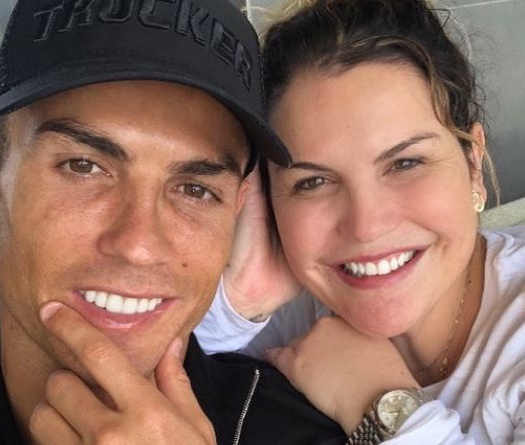 Chị gái Ronaldo kể về gia cảnh nghèo khó, bị chuột cắn trong nhà