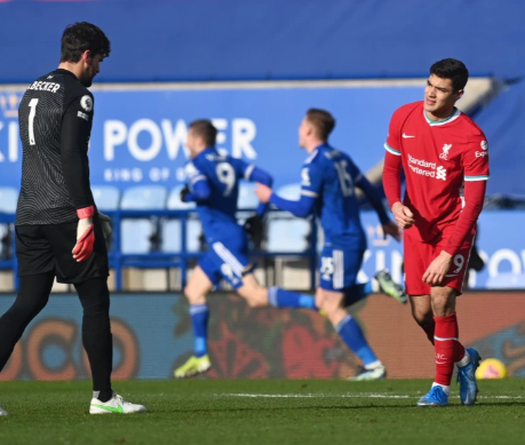 Alisson lại mắc sai lầm khiến Liverpool ôm hận trước Leicester