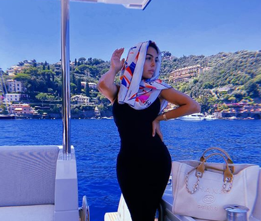 Bạn gái Cristiano Ronaldo đăng bức ảnh “đốt cháy” mạng xã hội