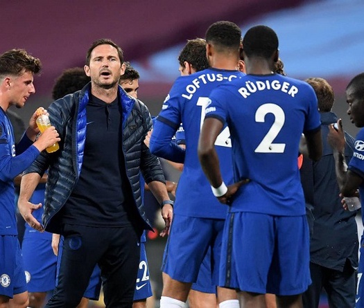 Chelsea thua West Ham với một bàn bị hủy bỏ gây tranh cãi từ VAR