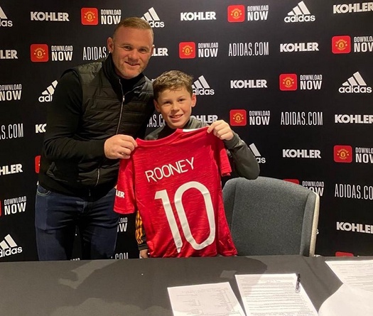 Kai Rooney tiếp bước cha ký hợp đồng với MU