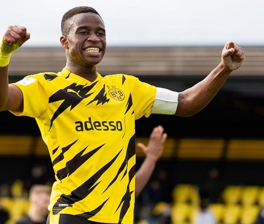 “Thần đồng” 15 tuổi của Dortmund nhận mức lương triệu phú