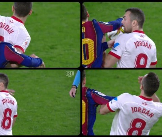 Hành động của Messi trong trận thua Sevilla gây xôn xao