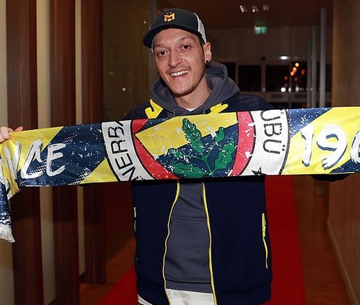 CĐV quyên góp tiền lương để Mesut Ozil đến Fenerbahce