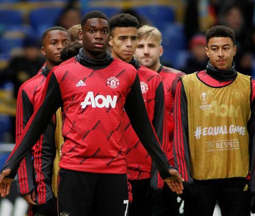 Số áo của trung vệ trẻ MU trước cơ hội ra mắt ở Europa League