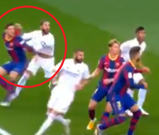 Ramos "gây hấn" thế nào khiến hậu vệ Barca phải phạm lỗi?