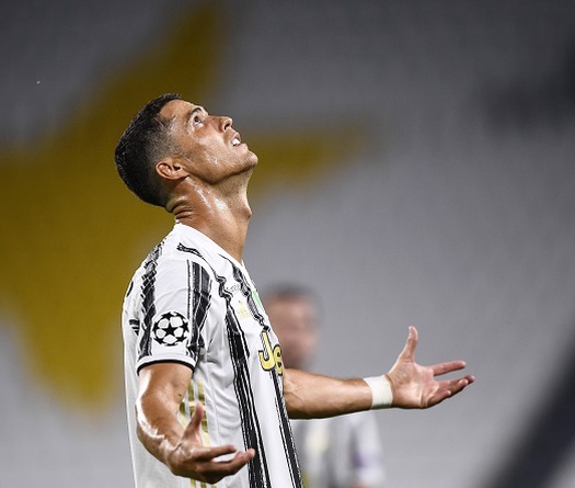 Ronaldo phản ứng như thế nào khi bị loại khỏi Champions League?