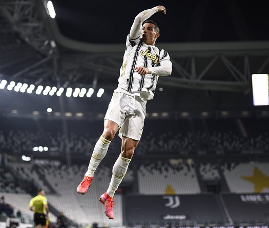 Cristiano Ronaldo lập cú đúp đặc biệt cho Juventus trong 7 phút 