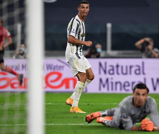 Ronaldo lại ghi bàn cùng đối tác tấn công mới của Juventus