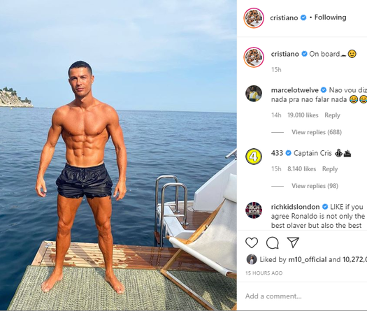 Ronaldo khoe thân hình “đẹp như tạc tượng” trên du thuyền