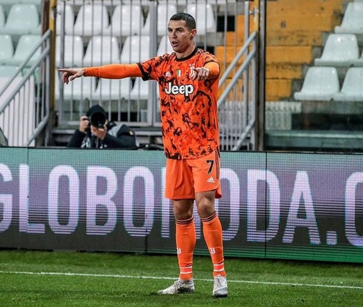 Cristiano Ronaldo vượt qua Pele về số bàn trong sự nghiệp