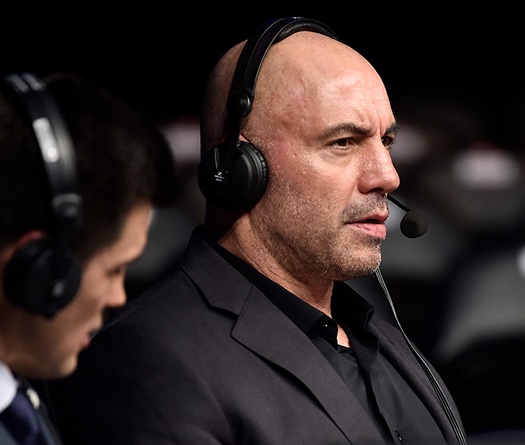 Bình luận viên UFC Joe Rogan kí hợp đồng 100 triệu đô với Spotify