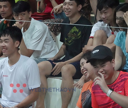 Chùm ảnh giải Cầu lông CLB Toàn quốc năm 2021: "Fan cứng nhất" là đây chứ đâu!