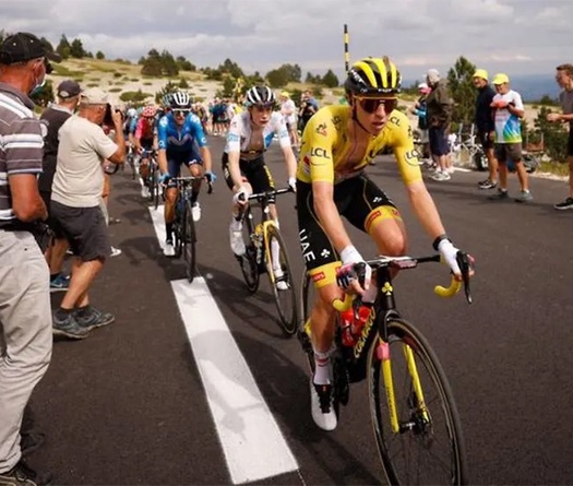 Áo vàng Pogacar hú vía khi Wout Van Aert thắng chặng 11 cuộc đua xe đạp Tour de France