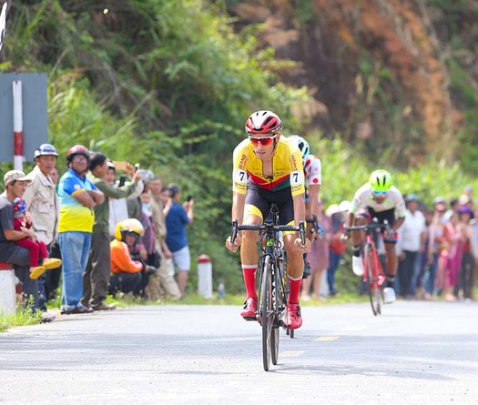 Loic Desriac của Bike Life Đồng Nai thắng nhẹ nhàng chặng 19 của Cuộc đua xe đạp tranh Cúp Truyền hình TP.HCM lần thứ 33-2021