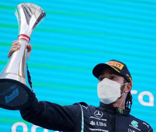 Xuất phát chậm, Lewis Hamilton vẫn vô địch Grand Prix F1 lần thứ 98