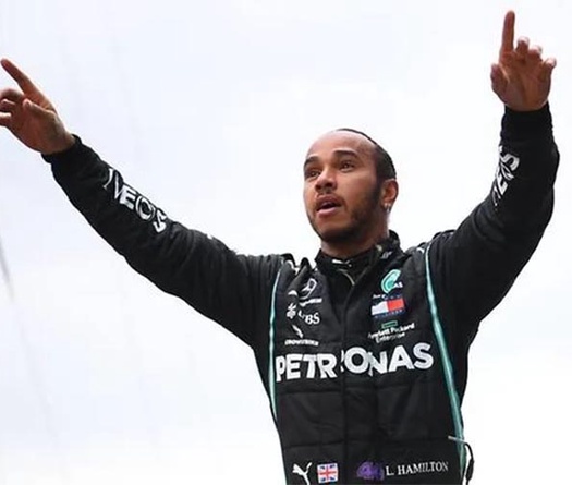 Tay đua F1 Lewis Hamilton không dại gì từ chối tước Hiệp sĩ